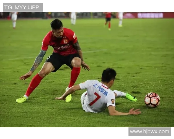 广州恒大与鲁能激战正酣比分悬念迭起引发球迷热议